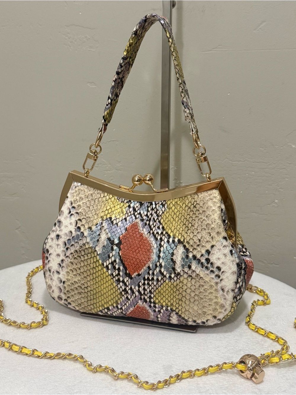 Stunning Iridescent Embossed Leather Handmade Retro Style Kisslock Frame Bag